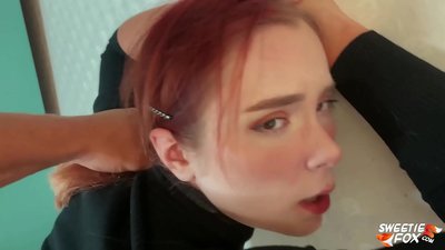 Man Fucked fil-Ħalq u Pussy Ubbidjenti Redheaded Skimpy u Cum fuq Tits
